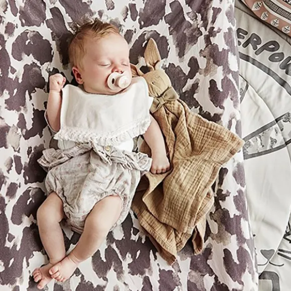 Bib Lilly White