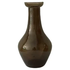 Vas av återvunnet glas